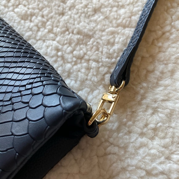 Gigi New York Foldover convertible navy purse - Picture 6 of 11